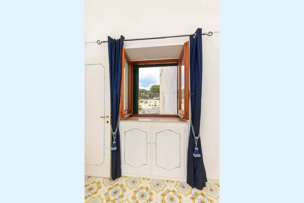 ampia_camera_il_merlo_capri (1)