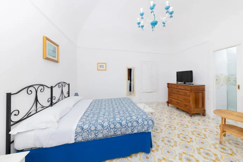 ampia_camera_il_merlo_capri (1)