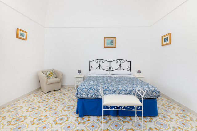 ampia_camera_il_merlo_capri (1)