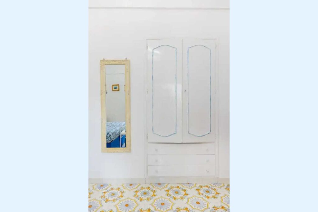 ampia_camera_il_merlo_capri (2)