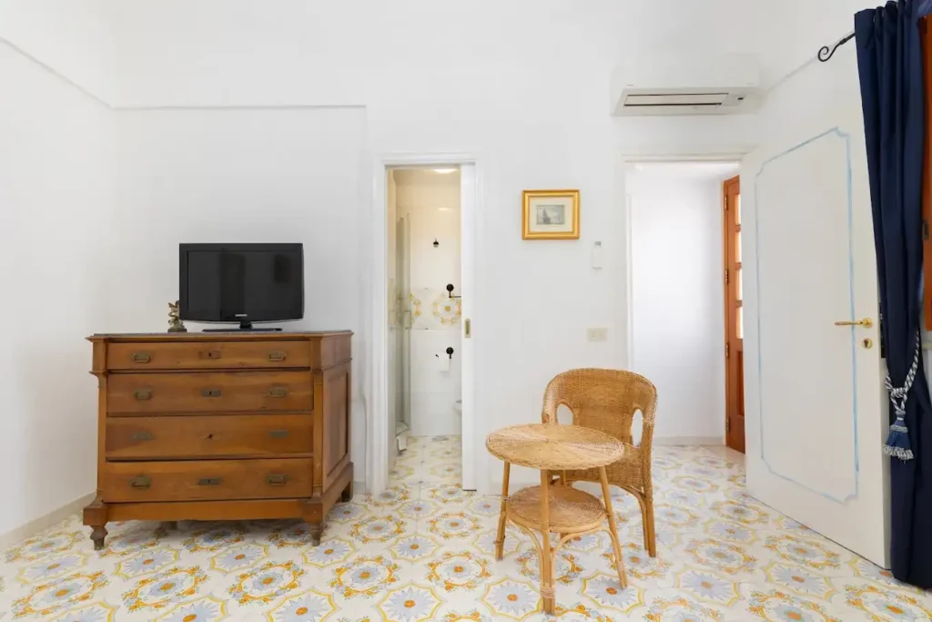 ampia_camera_il_merlo_capri (2)