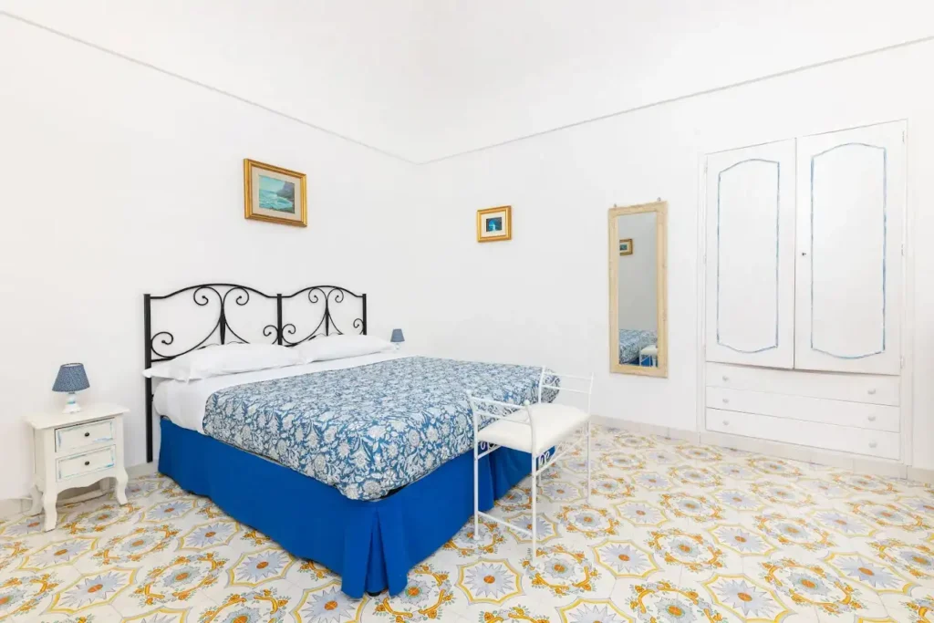 ampia_camera_il_merlo_capri (5)